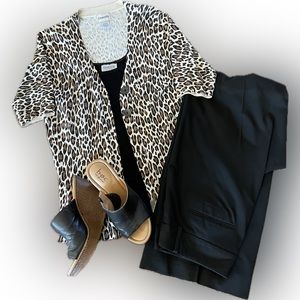 Leopard print short sleeve lightweight sweater with black tank